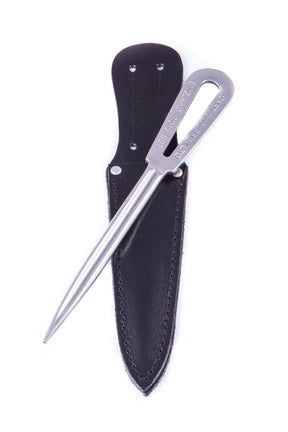 Sea Sure 12.11 stainless steel shackler and 165 mm splicing spike with leather sheath